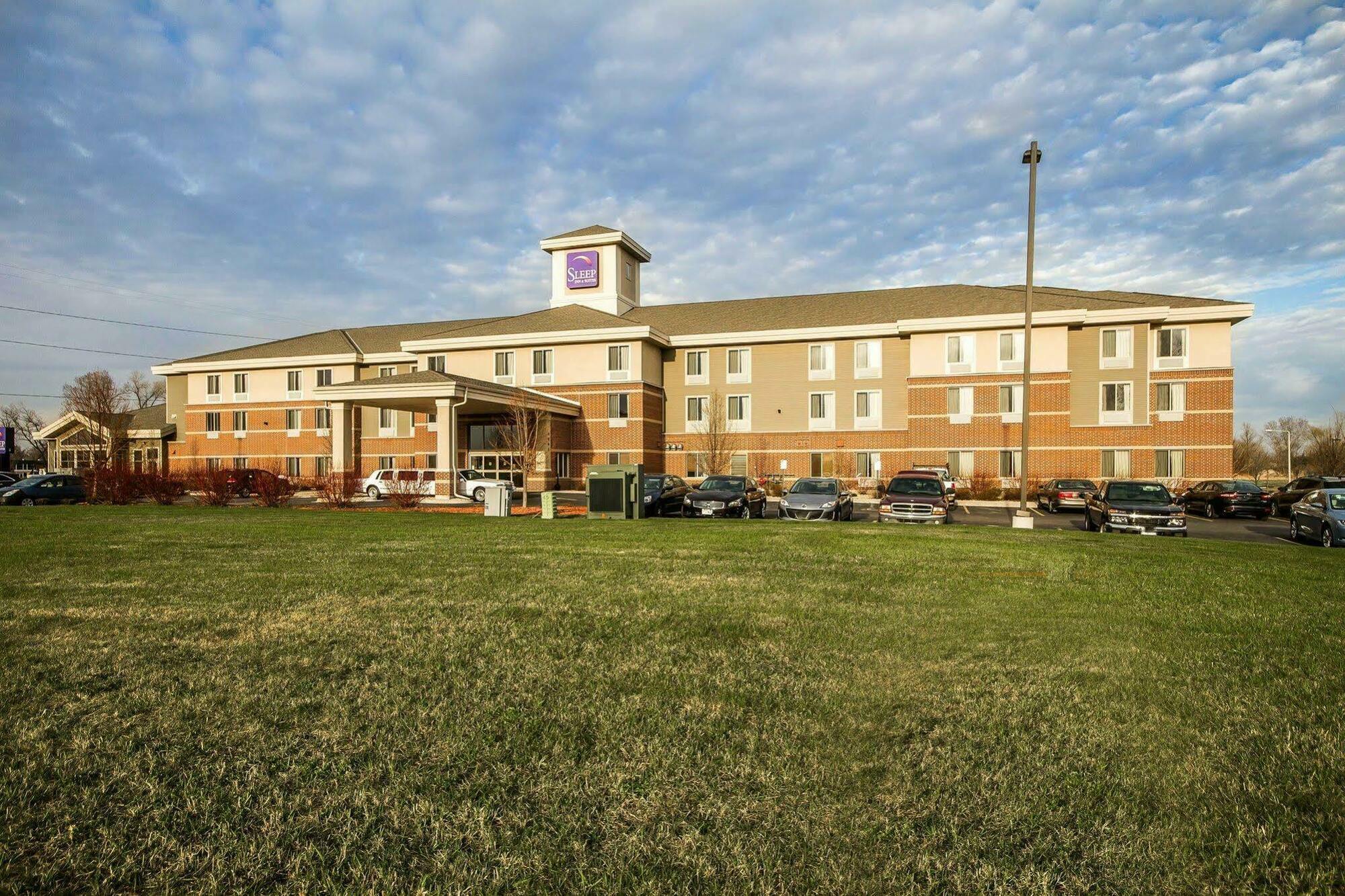 Sleep Inn & Suites Madison - Monona Екстериор снимка